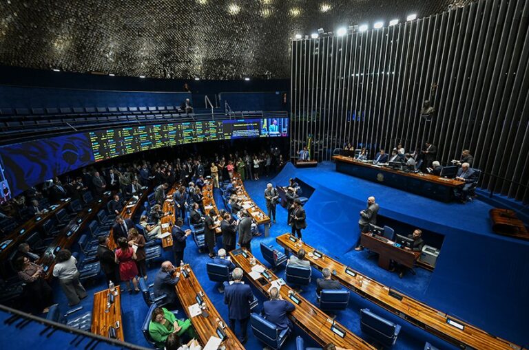 O Plenário durante a sessão que aprovou o projeto