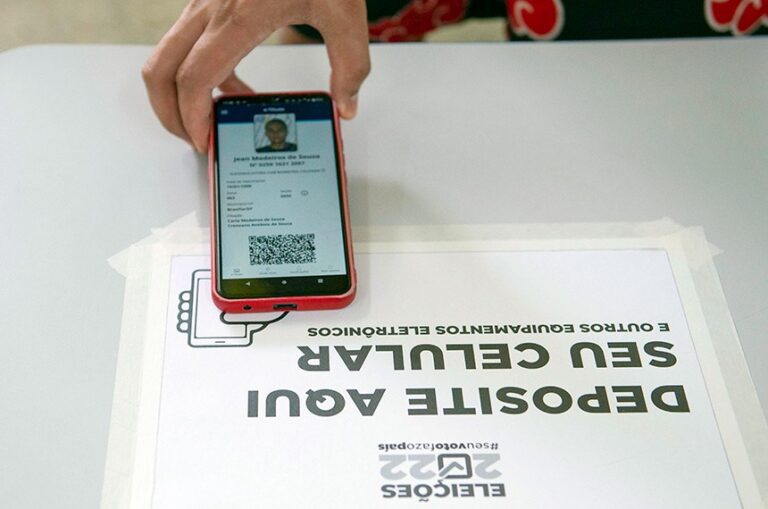 É proibido levar celular e outros equipamentos à cabine. Quem se recusar a entregá-los poderá ser impedido de votar