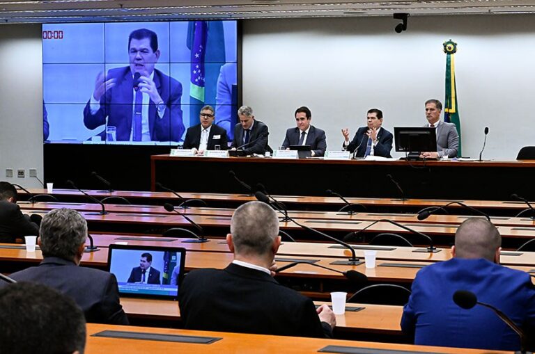 Reunião da Comissão Mista de Orçamento, em julho