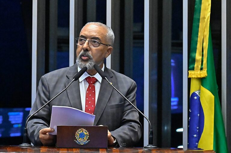 Paulo Paim defende que fim da escala 6x1 avance esta semana no Senado