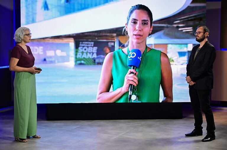Jornalistas do Congresso Nacional durante treinamento para a cobertura a ser feita neste domingo