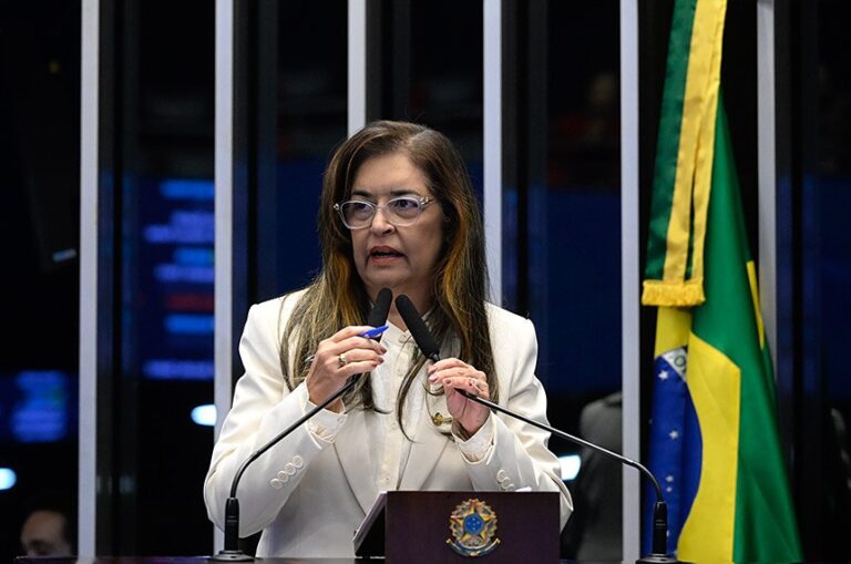 A senadora Dra. Eudócia, autora do projeto