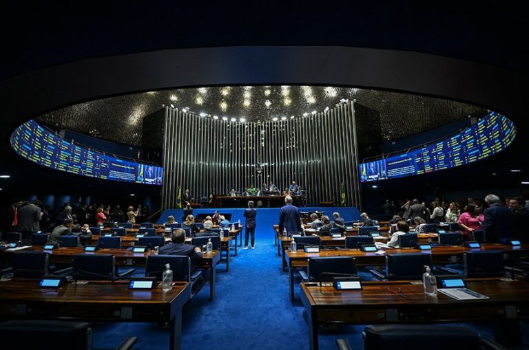 Dos 32 senadores atuais que tentaram se reeleger, 14 conseguiram um novo mandato