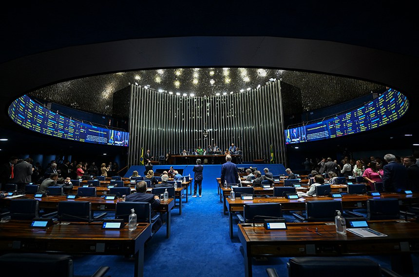 Dos 32 senadores atuais que tentaram se reeleger, 14 conseguiram um novo mandato