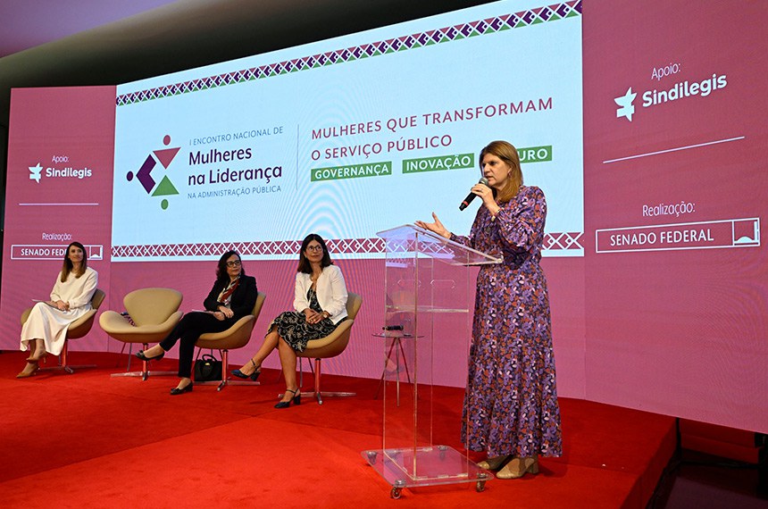 A diretora-geral do Senado, Ilana Trombka, durante a abertura do evento