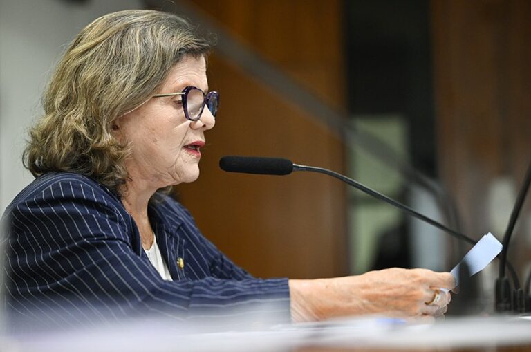 A senadora Teresa Leitão, autora do projeto